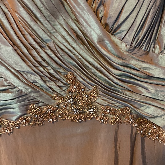 Formal gown - Picture 2 of 6